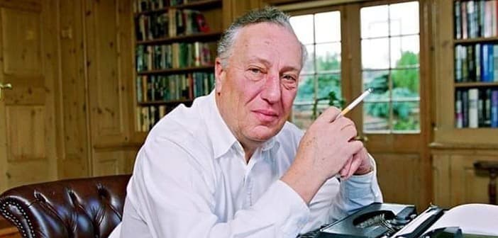 Frederick Forsyth, Dunia Intelijen dan Inggris