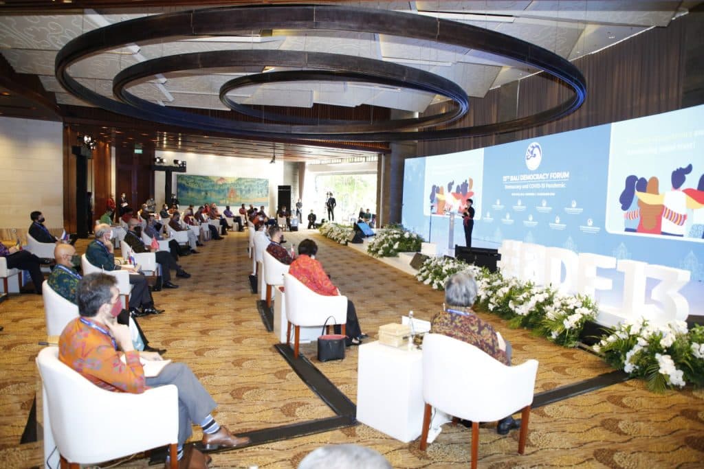 Praktek Sistem Demokrasi dan Hak-Hak Asasi Manusia di Barat Sedang Mengalami Krisis Legitimasi (Catatan Menjelang Democracy Summit Maret 2023 di Korea Selatan)
