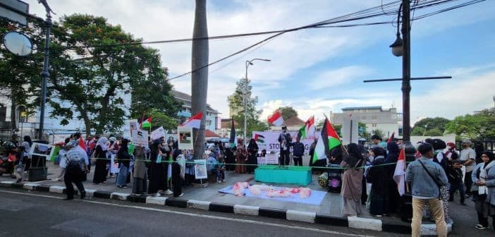Aksi FPN di Ibu Kota Asia Afrika Bandung: “Stop Genocide, Stop Arming Israel!”