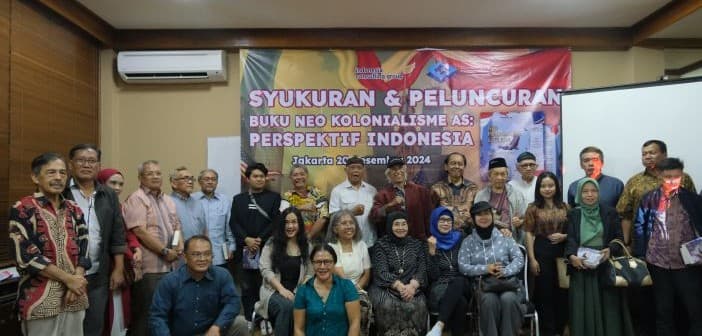 Sampul buku ColonUS