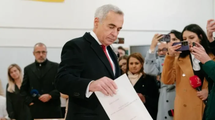 Calin Georgescu, Dijegal Sebagai Presiden Karena Menyerukan Romania Berhenti Membantu Ukraina